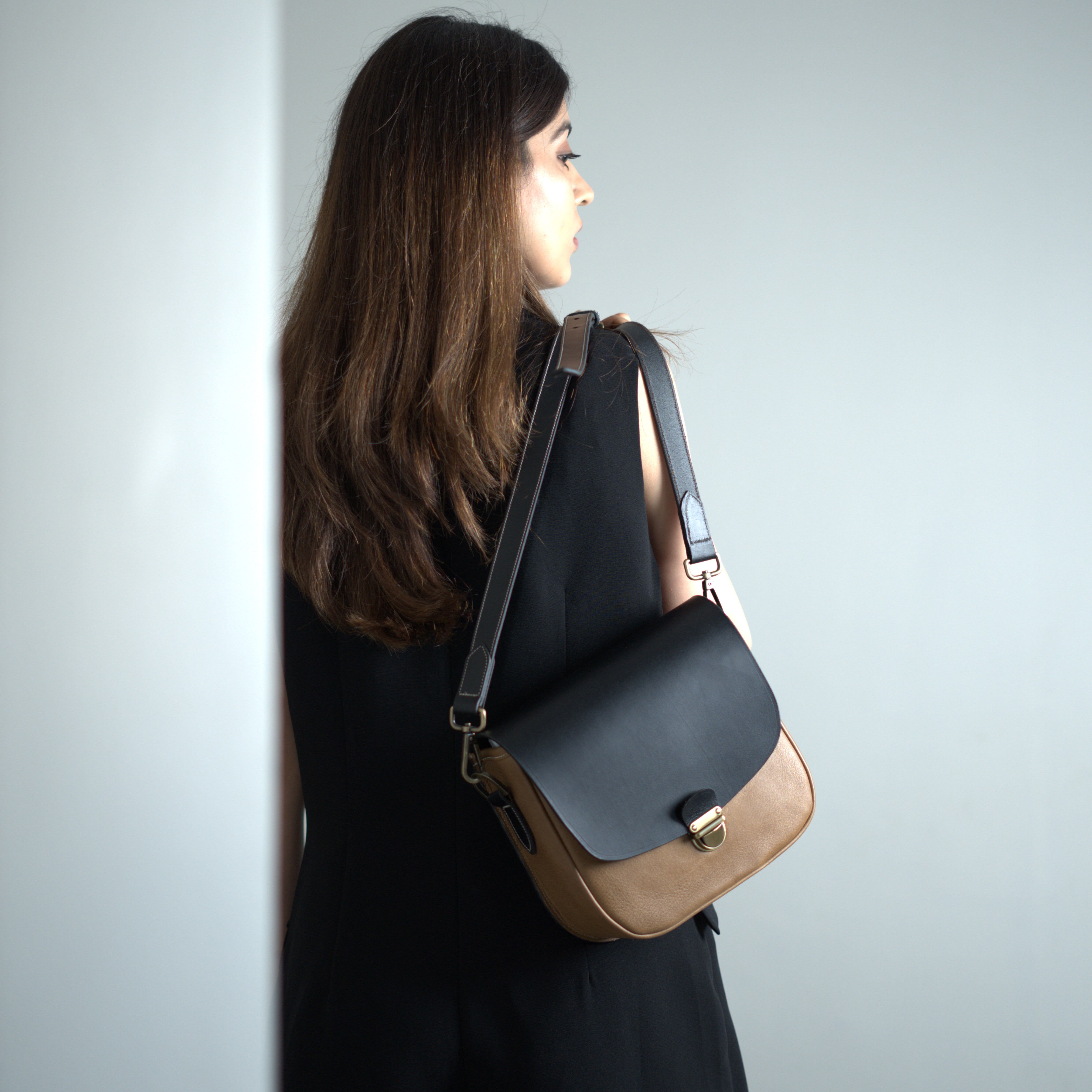 CARBERRY VINTAGE SLING BAG