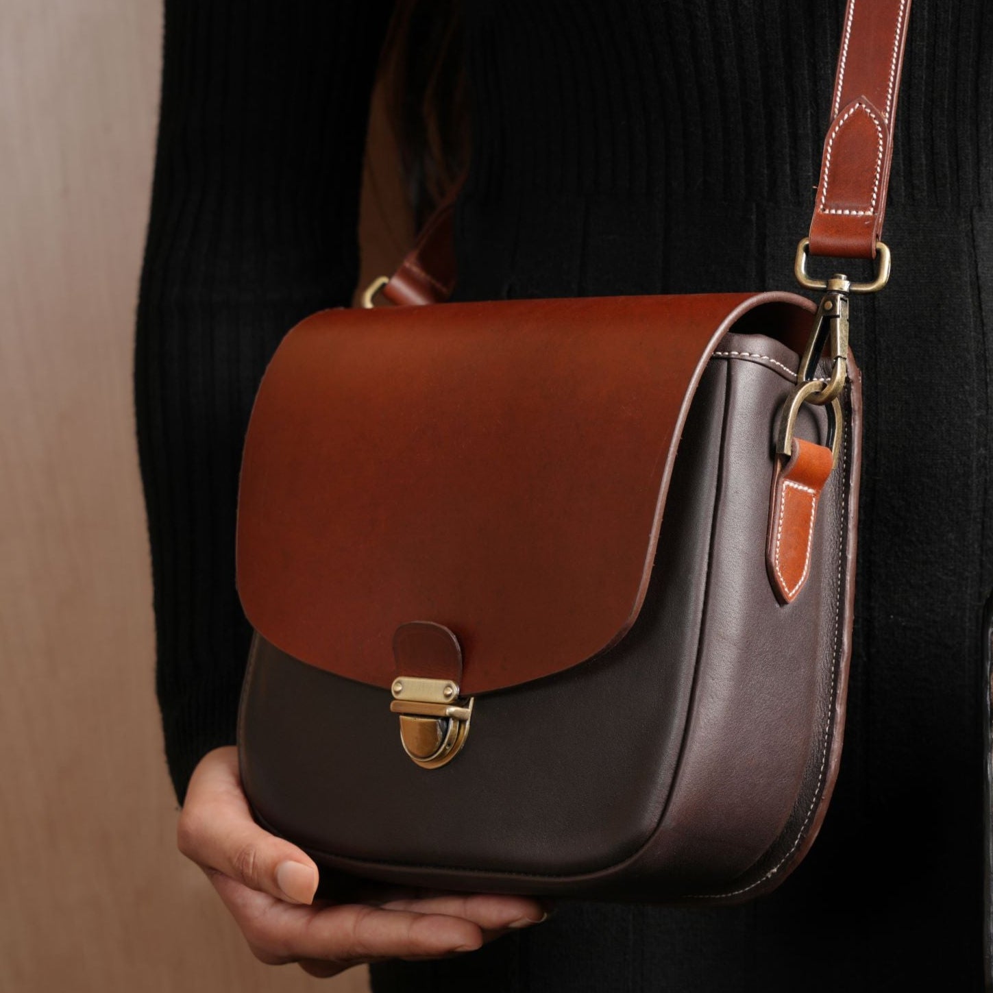 CARBERRY VINTAGE SLING BAG