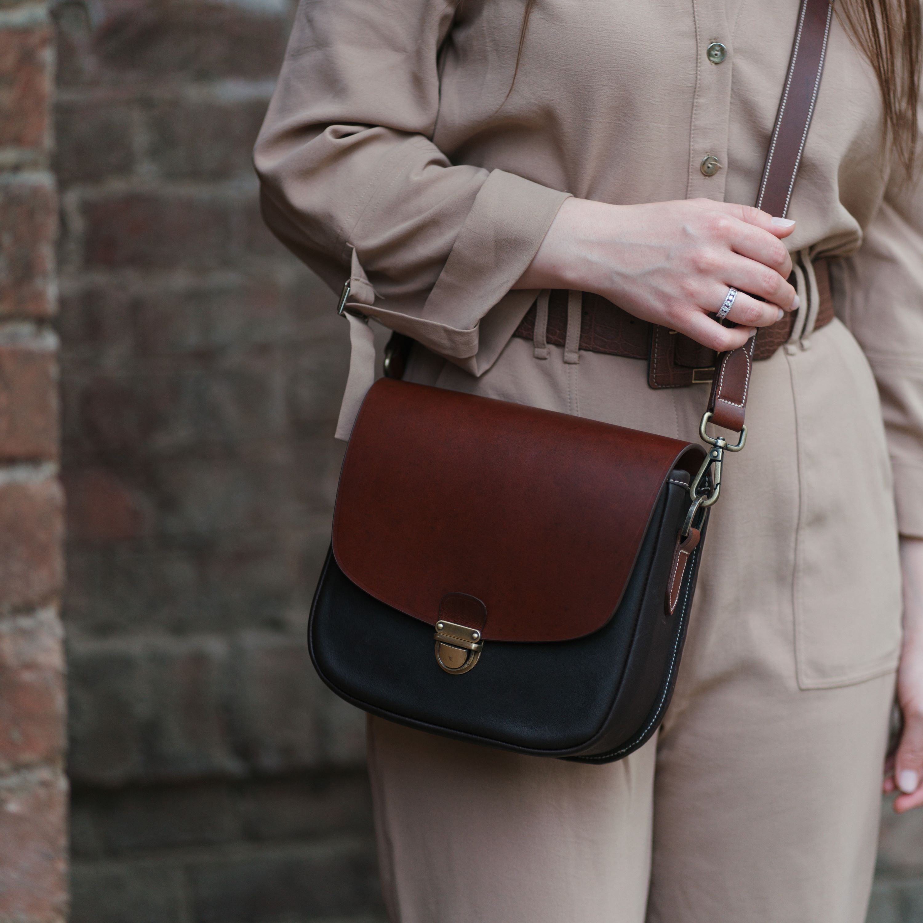 CARBERRY VINTAGE SLING BAG